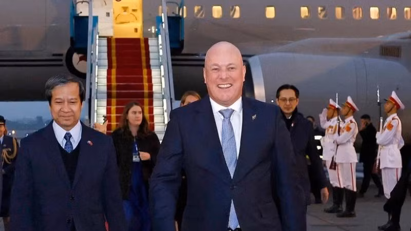 Thủ tướng New Zealand Christopher Luxon đã đến Hà Nội, bắt đầu thăm chính thức Việt Nam và dự Diễn đàn Tương lai ASEAN lần thứ hai. (Ảnh: TTXVN)
