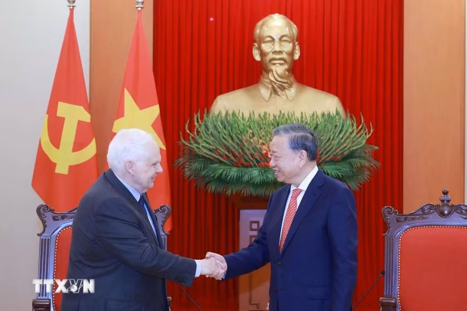 Tổng Bí thư Tô Lâm tiếp ông Frederick W.Smith, Nhà sáng lập kiêm Chủ tịch điều hành Tập đoàn FedEx (Hoa Kỳ). Tổng Bí thư Tô Lâm tiếp ông Frederick W.Smith, Nhà sáng lập kiêm Chủ tịch điều hành Tập đoàn FedEx (Hoa Kỳ).