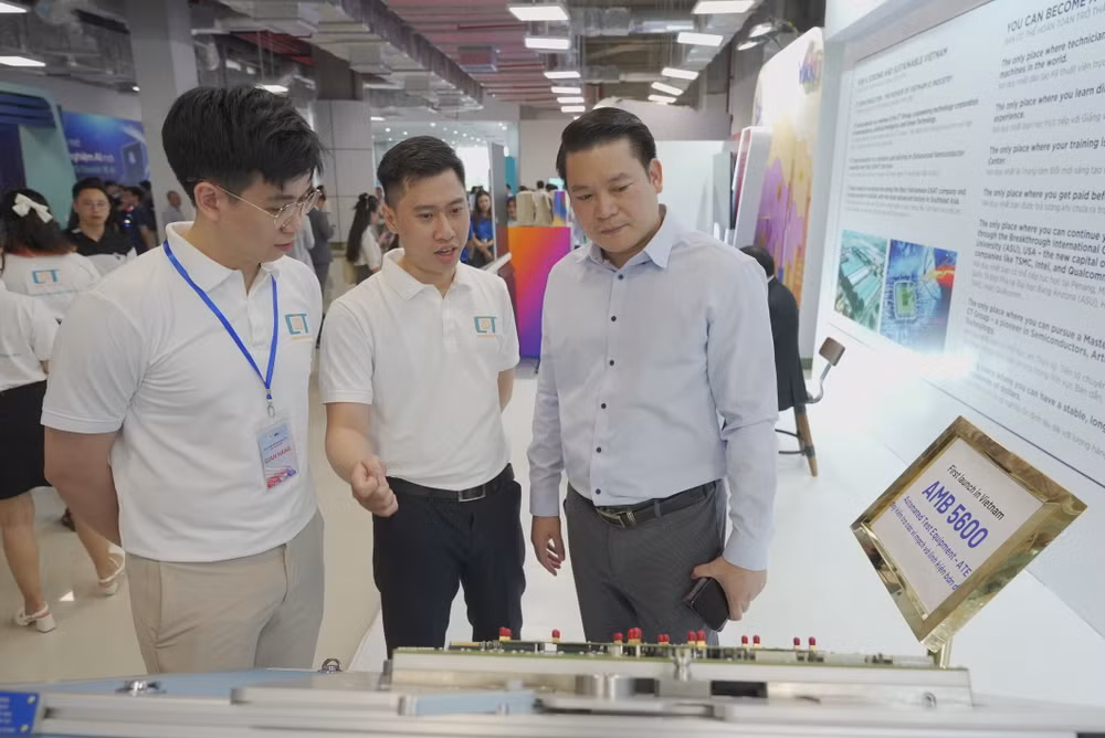 Nhiều máy móc hiện đại của CT Semiconductor được giới thiệu trong Ngày hội Đổi mới sáng tạo Việt Nam 2024. Nhiều máy móc hiện đại của CT Semiconductor được giới thiệu trong Ngày hội Đổi mới sáng tạo Việt Nam 2024.