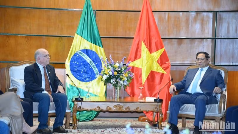 Thủ tướng Chính phủ Phạm Minh Chính tiếp Tổng thư ký Hội hữu nghị Brazil-Việt Nam Pedro de Olivera.