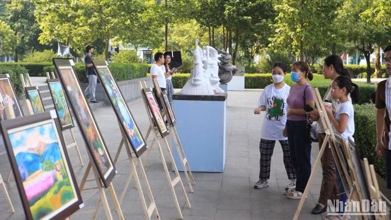 Không gian triển lãm "Sắc màu".
