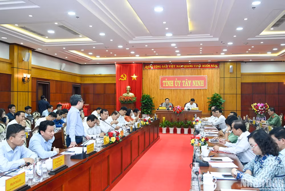 Quang cảnh buổi làm việc với Ban Thường vụ Tỉnh ủy Tây Ninh. Quang cảnh buổi làm việc với Ban Thường vụ Tỉnh ủy Tây Ninh.