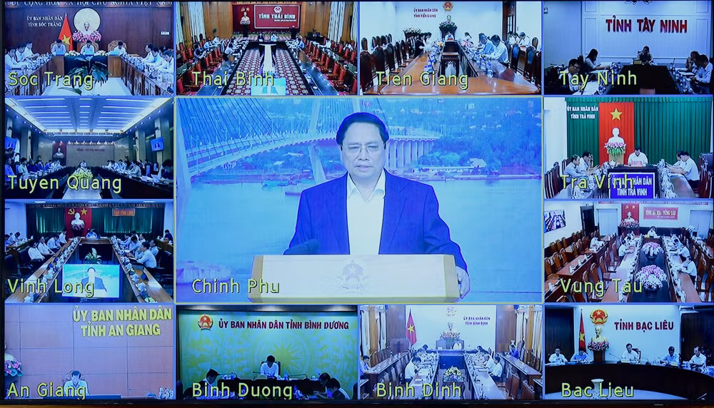 Hội nghị diễn ra dưới hình thức trực tiếp tại Trụ sở Chính phủ và trực tuyến đến các tỉnh, thành phố có các dự án trọng điểm đi qua.