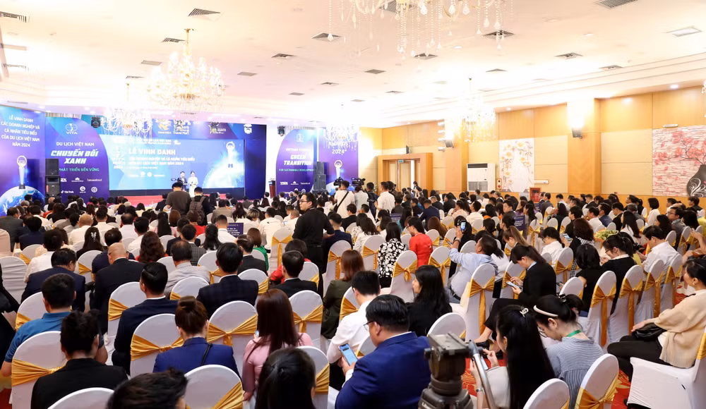 Toàn cảnh Lễ vinh danh trao Giải thưởng VITA AWARDS 2024.