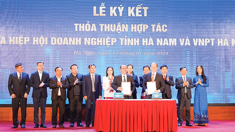 VNPT Hà Nam và Hiệp hội Doanh nghiệp tỉnh ký kết Thỏa thuận hợp tác hỗ trợ chuyển đổi số doanh nghiệp. 