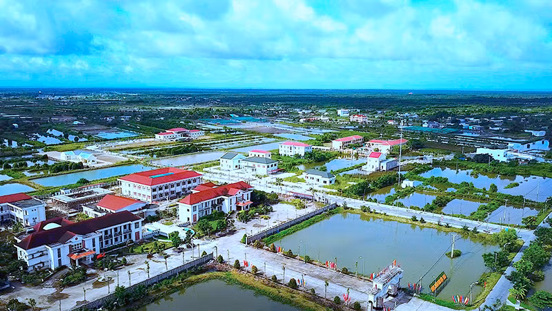 Khu hành chính của huyện Phú Tân (tỉnh Cà Mau) hiện nằm ở xã Nguyễn Việt Khái, sau khi sáp nhập sẽ thuộc thị trấn Cái Ðôi Vàm, huyện Phú Tân. 