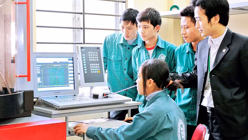 Ðào tạo lao động tay nghề cao ngày càng được xã hội quan tâm. 