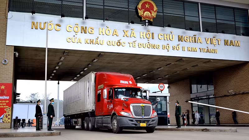 Hoạt động giao thương giữa hai nước Việt Nam-Trung Quốc tại Cửa khẩu quốc tế đường bộ số II Kim Thành. Hoạt động giao thương giữa hai nước Việt Nam-Trung Quốc tại Cửa khẩu quốc tế đường bộ số II Kim Thành.