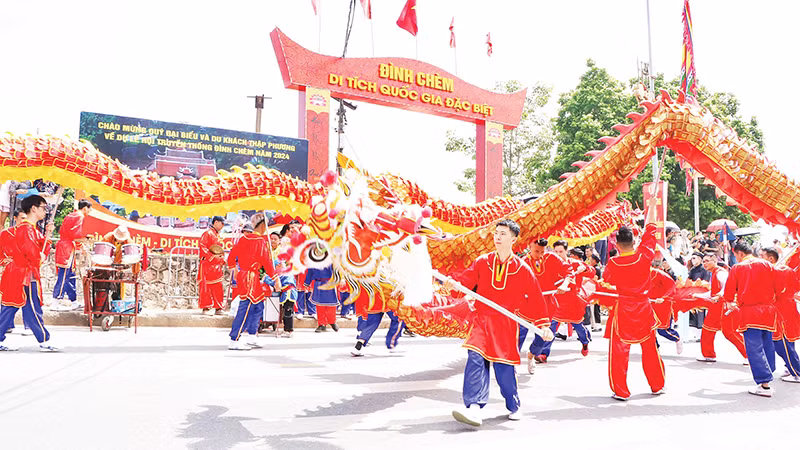Lễ hội truyền thống đình Chèm (quận Bắc Từ Liêm) năm 2024. 