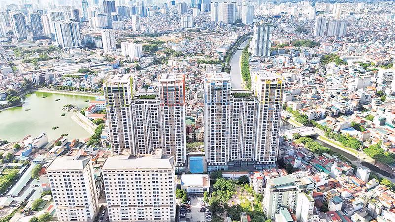 Nhiều khu chung cư tại Hà Nội thiết lập mức giá mới sau "cơn sốt" đầu năm 2024. (Ảnh MỸ HÀ) 