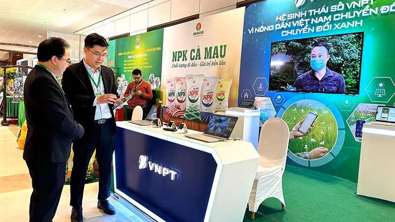 Gian hàng giới thiệu các sản phẩm chuyển đổi số VNPT tại Ðại hội Hội Nông dân Việt Nam lần thứ VIII. 