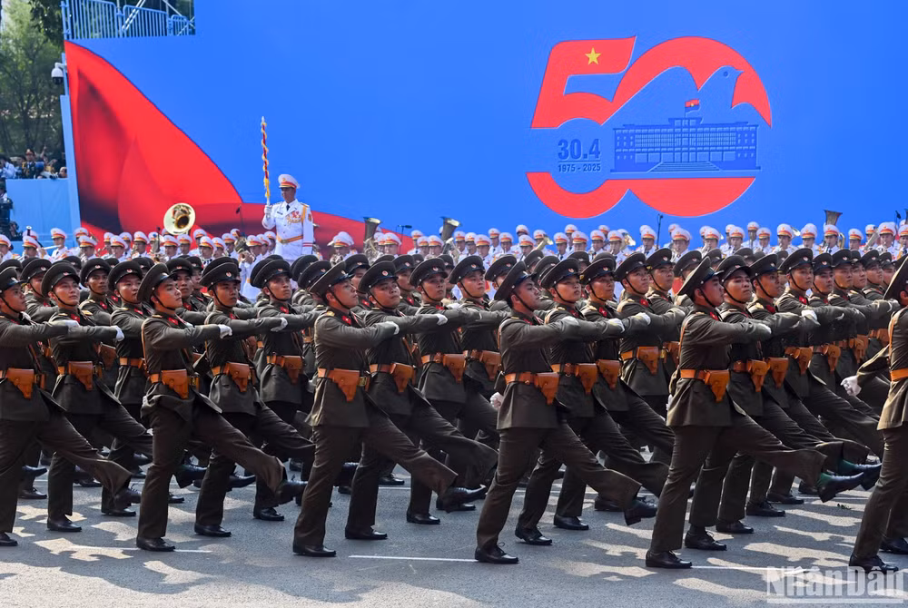Khối sĩ quan đại diện 5 cánh quân.