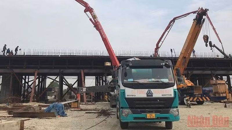 Thi công dự án Mai Sơn - quốc lộ 45. (Ảnh minh họa: Quang Hưng)