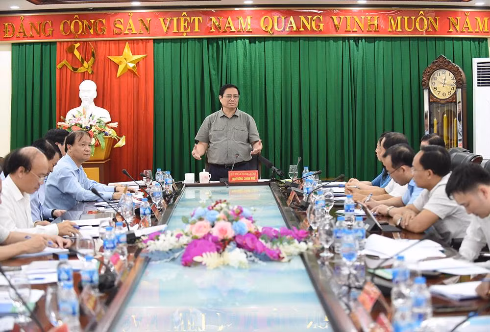 Thủ tướng Phạm Minh Chính làm việc với lãnh đạo Nhà máy Phân đạm Hà Bắc. Thủ tướng Phạm Minh Chính làm việc với lãnh đạo Nhà máy Phân đạm Hà Bắc.