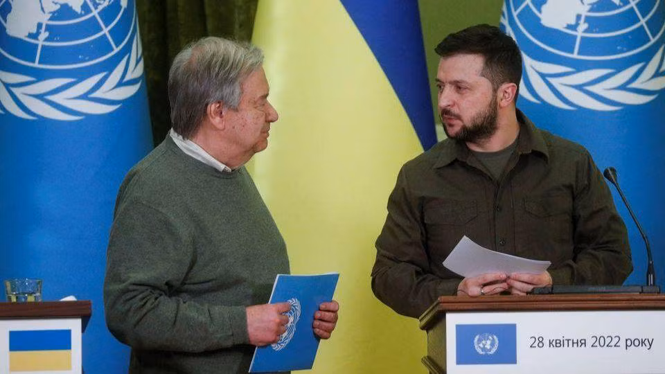 Tổng Thư ký Liên hợp quốc Antonio Guterres và Tổng thống Ukraine Volodymyr Zelenskiy trong cuộc họp báo chung tại Kiev, ngày 28/4/2022. (Ảnh: Reuters)