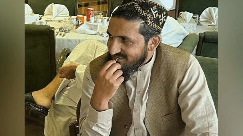Quan chức cấp cao của Tehreek-e-Taliban Pakistan Omar Khalid Khorasani. (Ảnh: samaaenglish.tv)
