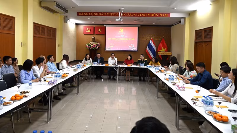 Toàn cảnh lễ Kỷ niệm 95 năm Ngày thành lập Đảng tại Thái Lan.