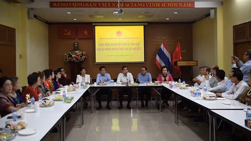 Đại sứ Phạm Việt Hùng nhấn mạnh truyền thống quý báu của dân tộc Việt Nam được thể hiện rõ nét trong cộng đồng kiều bào tại Thái Lan. (Ảnh: XUÂN SƠN) Đại sứ Phạm Việt Hùng nhấn mạnh truyền thống quý báu của dân tộc Việt Nam được thể hiện rõ nét trong cộng đồng kiều bào tại Thái Lan. (Ảnh: XUÂN SƠN)