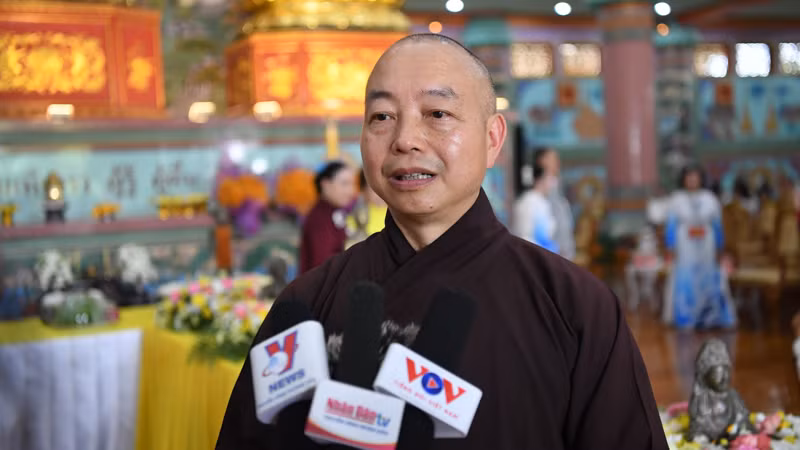 Thượng tọa Thích Thanh Huân, Phó Chánh Văn phòng Trung ương Giáo hội Phật giáo Việt Nam, trụ trì chùa Pháp Vân. (Ảnh: ĐINH TRƯỜNG)