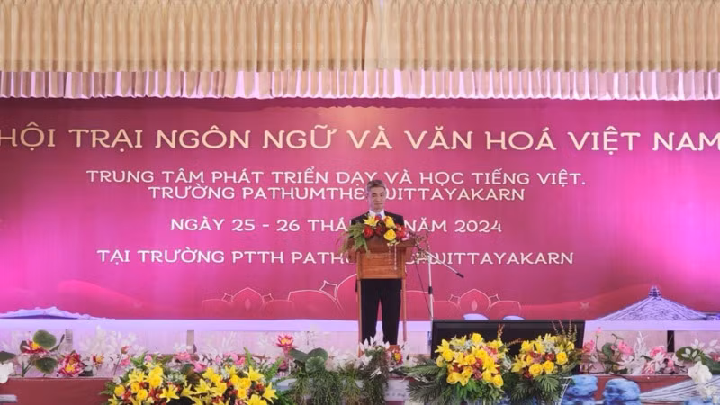 Tổng Lãnh sự Việt Nam tại Khon Kaen Chu Đức Dũng khẳng định sẵn sàng đồng hành, hỗ trợ các hoạt động dạy và học tiếng Việt. (Ảnh: CTV)