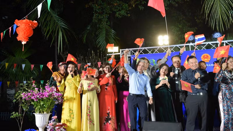 Tiết mục văn nghệ sôi nổi của kiều bào Việt Nam tại Thái Lan.