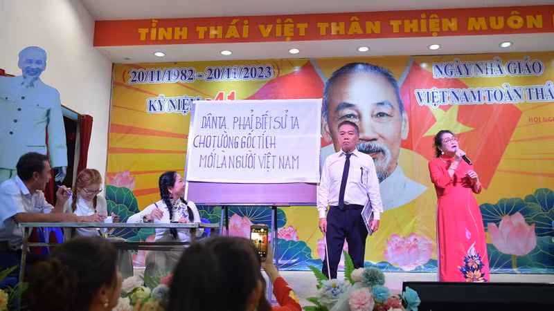 Một tiết mục văn nghệ của các giáo viên, kiều bào. Một tiết mục văn nghệ của các giáo viên, kiều bào.