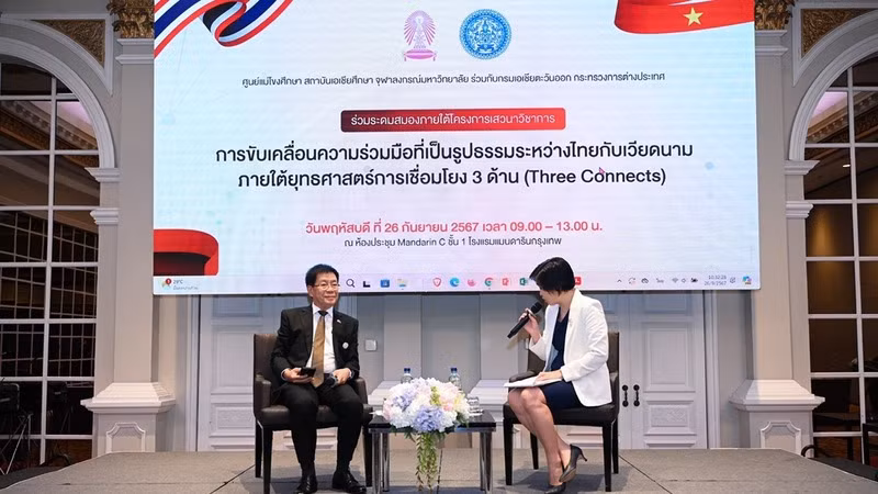Chủ tịch Hiệp hội doanh nhân Thái Lan-Việt Nam toàn Thái Thong Kulthanwat (bên trái). (Ảnh: Đại sứ quán Việt Nam tại Thái Lan cung cấp)