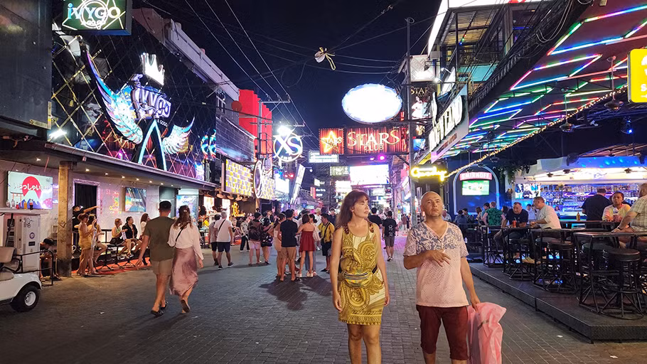 Phần lớn các cơ sở kinh doanh giải trí ở Pattaya đều ủng hộ chính sách cho phép mở rộng thời gian hoạt động về đêm.