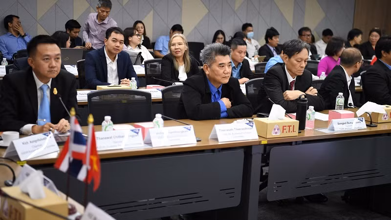 Nhiều doanh nghiệp Thái Lan bày tỏ sự quan tâm thúc đẩy hợp tác với phía Việt Nam. Nhiều doanh nghiệp Thái Lan bày tỏ sự quan tâm thúc đẩy hợp tác với phía Việt Nam.
