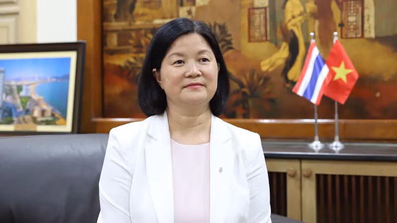 Đại biện lâm thời Đại sứ quán Việt Nam tại Thái Lan Bùi Thị Huệ cho biết, Thái Lan vẫn là đối tác thương mại lớn nhất của Việt Nam trong ASEAN. Đại biện lâm thời Đại sứ quán Việt Nam tại Thái Lan Bùi Thị Huệ cho biết, Thái Lan vẫn là đối tác thương mại lớn nhất của Việt Nam trong ASEAN.
