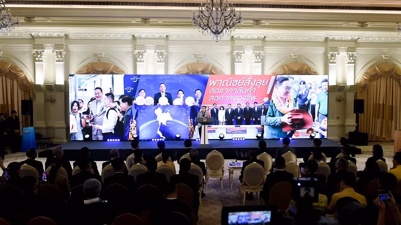 Dự án hỗ trợ 10.000 baht cho công dân là một trong những cam kết hàng đầu của đảng cầm quyền Pheu Thai. (Ảnh: Văn phòng Chính phủ Thái Lan)