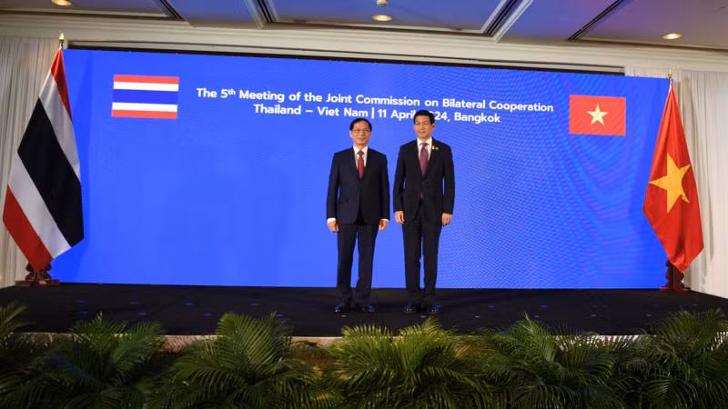 Bộ trưởng Ngoại giao Bùi Thanh Sơn và Phó Thủ tướng, Bộ trưởng Ngoại giao Thái Lan Parnpree Bahiddha-Nukara.