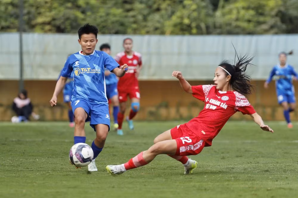 Hai đội giằng co nhau trong hiệp 1.