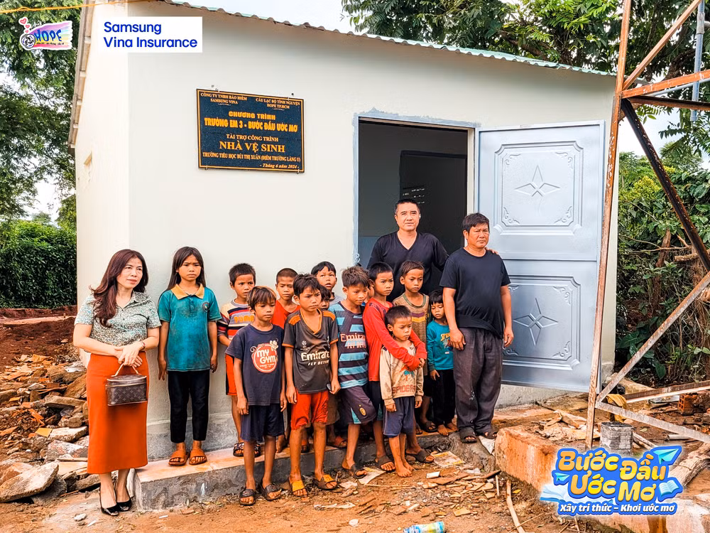 Nhà vệ sinh đạt chuẩn được xây dựng tại Trường Tiểu học Bùi Thị Xuân (Gia Lai). Nhà vệ sinh đạt chuẩn được xây dựng tại Trường Tiểu học Bùi Thị Xuân (Gia Lai).
