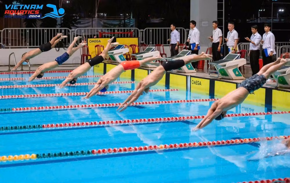 Các vận động viên thi đấu tại Giải bơi - lặn vô địch quốc gia năm 2024.