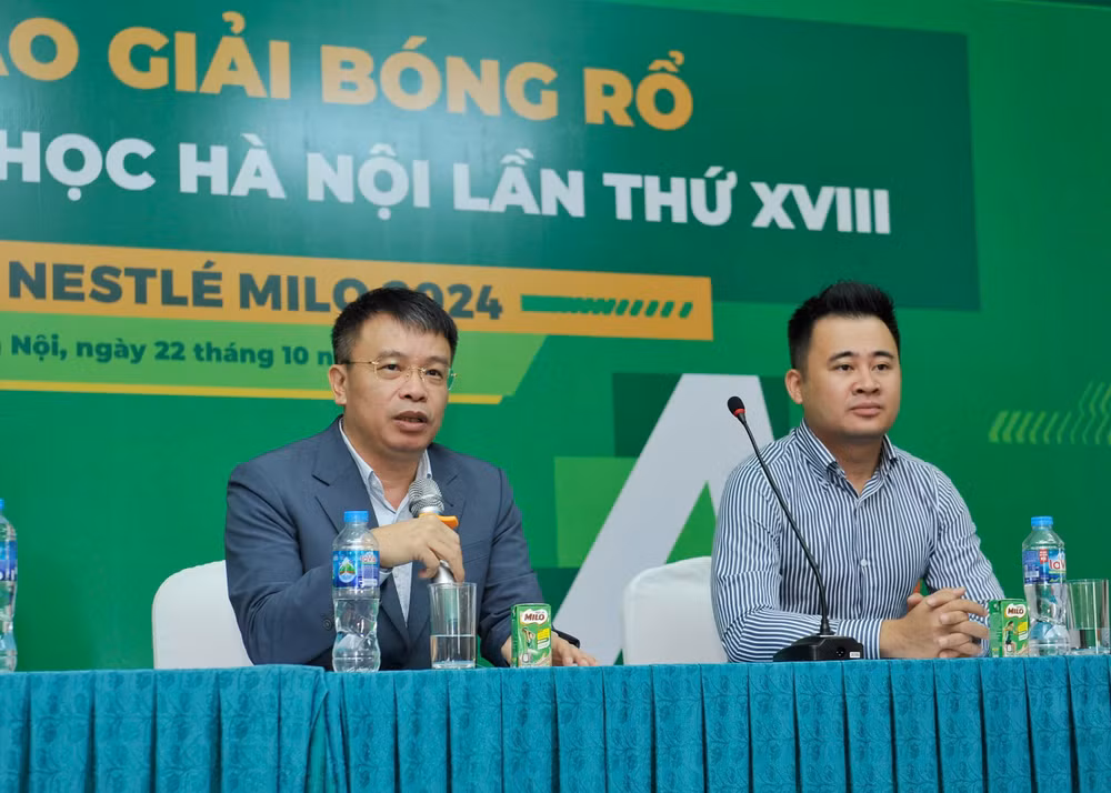 Tổng Biên tập Báo Thiếu niên Tiền phong và Nhi đồng Nguyễn Phan Khuê giải đáp thông tin cho báo chí. 