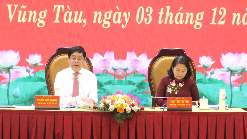 Đồng chí Phạm Viết Thanh Bí thư Tỉnh ủy và đồng chí Nguyễn Thị Yến Phó Bí thư Thường trực Tỉnh ủy chủ trì hội nghị.