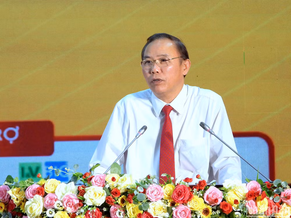 Thứ trưởng Nông nghiệp và Phát triển nông thôn Phùng Đức Tiến phát biểu tại lễ khai mạc Hội chợ Triển lãm quốc tế Công nghệ ngành tôm Việt Nam.