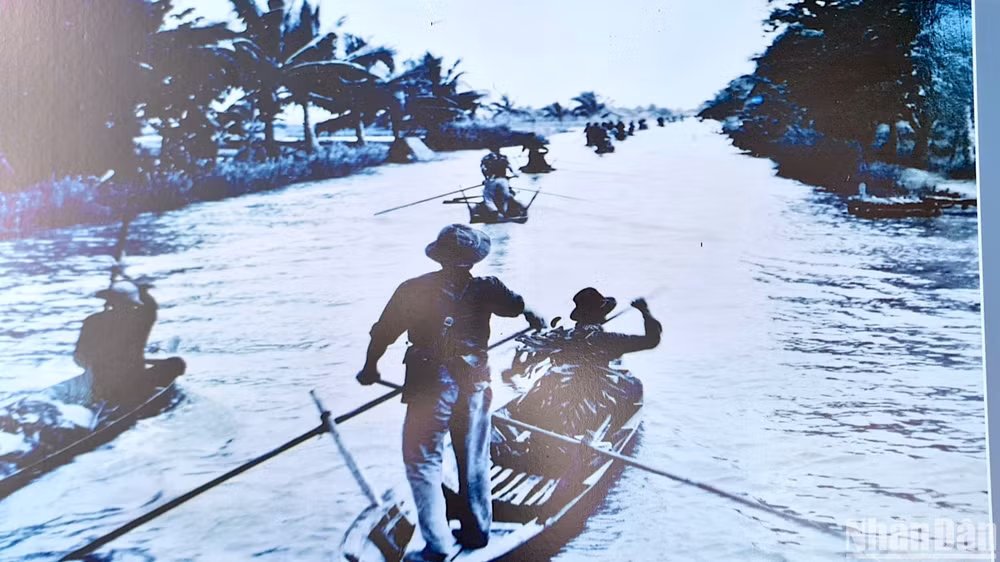 Tư liệu hình ảnh về bộ đội Cà Mau hành quân tiến đánh Chi khu Đầm Dơi vào đêm 9/9/1963. Tư liệu hình ảnh về bộ đội Cà Mau hành quân tiến đánh Chi khu Đầm Dơi vào đêm 9/9/1963.