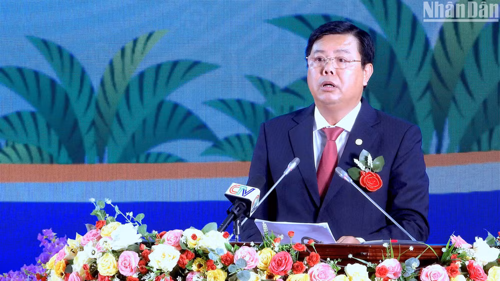 Ủy viên Trung ương Đảng, Bí thư Tỉnh ủy Cà Mau đọc diễn văn ôn lại chiến thắng Đầm Dơi-Cái Nước-Chà Là cách nay 60 năm. Ủy viên Trung ương Đảng, Bí thư Tỉnh ủy Cà Mau đọc diễn văn ôn lại chiến thắng Đầm Dơi-Cái Nước-Chà Là cách nay 60 năm.