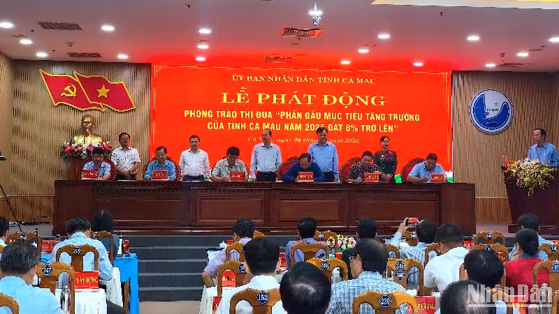 Lễ phát động Phong trào thi đua “Phấn đấu tăng trưởng GRDP tỉnh Cà Mau năm 2025 đạt 8% trở lên”.