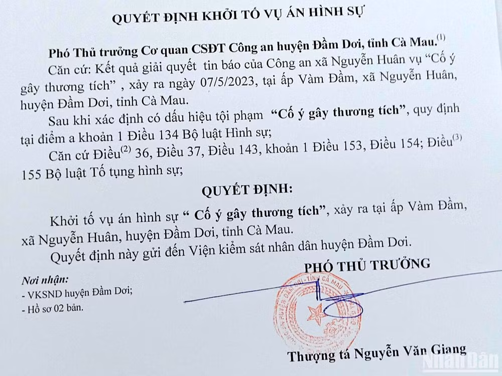 Quyết định khởi tố vụ án hình sự “cố ý gây thương tích” từ Công an huyện Đầm Dơi, tỉnh Cà Mau. Quyết định khởi tố vụ án hình sự “cố ý gây thương tích” từ Công an huyện Đầm Dơi, tỉnh Cà Mau.