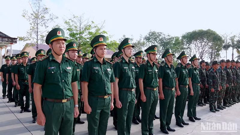 Các lực lượng vũ trang tham gia dự Lễ ra quân huấn luyện năm 2025 tại Cà Mau.
