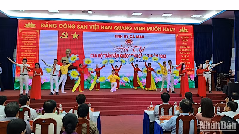 Văn nghệ chào mừng khai mạc Hội thi cán bộ “dân vận khéo” cấp tỉnh năm 2023 tại Cà Mau.