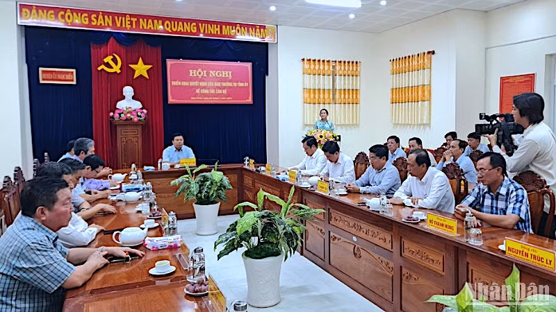 Hội nghị triển khai quyết định của Ban Thường vụ Tỉnh ủy Cà Mau về công tác cán bộ tại huyện Ngọc Hiển chiều 22/7.