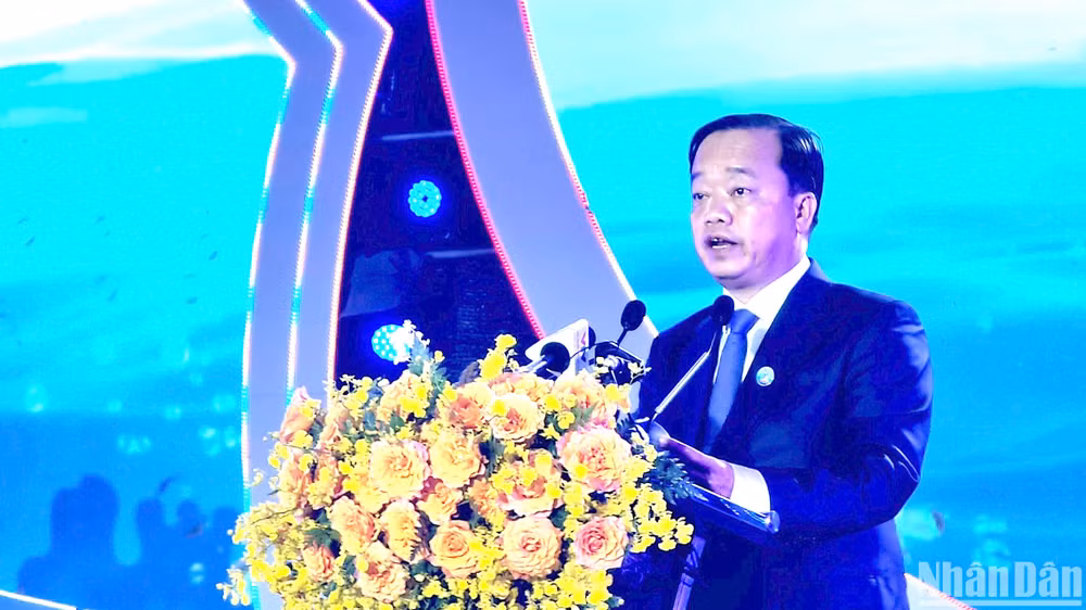 Ủy viên dự khuyết Trung ương Đảng, Chủ tịch Ủy ban nhân dân tỉnh Cà Mau phát biểu tại lễ khai mạc Testival tôm Cà Mau.