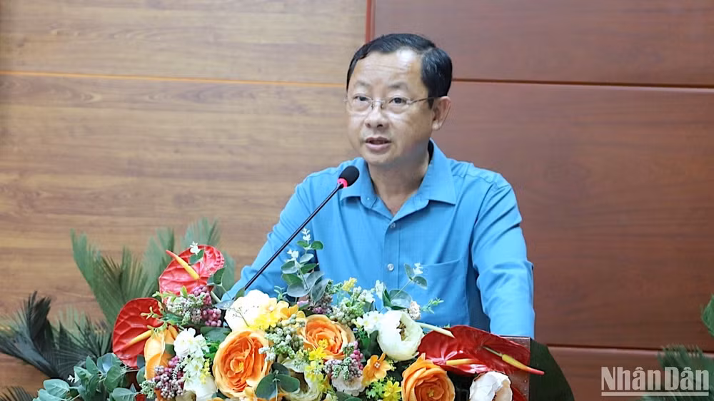 Ông Nguyễn Quốc Thanh được Ủy ban nhân dân tỉnh ủy quyền báo cáo tại phiên họp giải trình của Thường trực Hội đồng nhân dân tỉnh Cà Mau vào chiều 10/8.