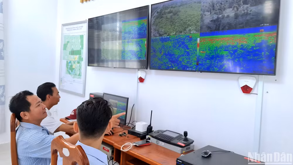 Giám sát phòng cháy chữa cháy rừng qua hệ thống camera tầm nhiệt tại Vườn Quốc gia U Minh hạ. Giám sát phòng cháy chữa cháy rừng qua hệ thống camera tầm nhiệt tại Vườn Quốc gia U Minh hạ.