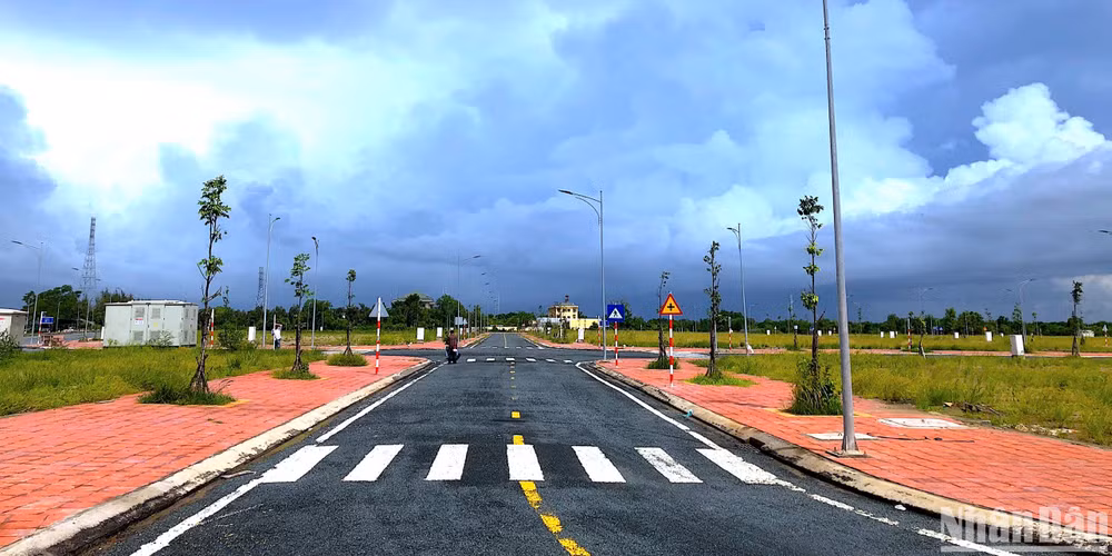 Dù đã hoàn thành và bàn giao hạ tầng cho địa phương nhưng Khu tái định cư kinh tế Năm Căn chưa thu hút được dân vào tái định cư.