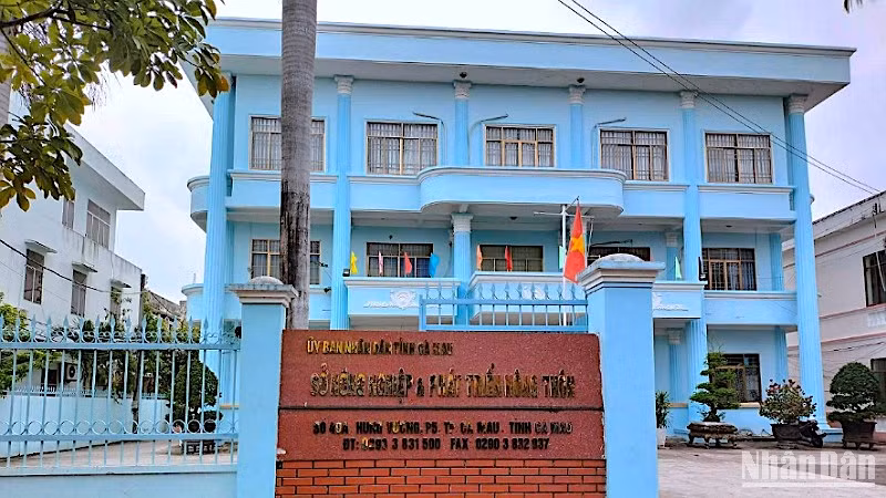 Sở Nông nghiệp và Phát triển nông thôn Cà Mau, nơi có Chánh thanh tra sở bị khởi tố vừa bị đình chỉ công tác và chức vụ. 